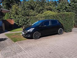 Schwarz Gebraucht 2015 Peugeot 208 Kleinwagen | 5.800 € (Etwas zu teuer)