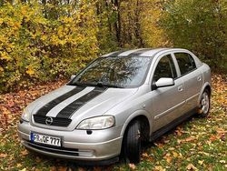 Grau Gebraucht 2004 Opel Astra Kombi | 2.000 €