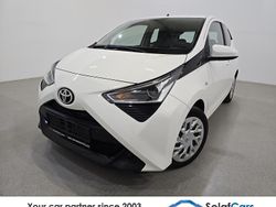 Weiß Gebraucht 2020 Toyota Aygo X-play Kleinwagen | 8.107 € (Fairer Preis)