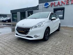 Weiß Gebraucht 2015 Peugeot 208 Allure Kleinwagen | 5.499 € (Guter Preis)