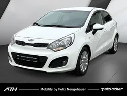 Weiß Gebraucht 2014 Kia Rio FIFA World Cup Edition Limousine | 9.900 € (Etwas zu teuer)