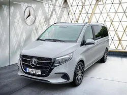 Grau Gebraucht 2025 Mercedes V300 Style Van / Kleinbus | 79.440 €