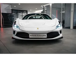 Bianco cervino (weiss) Gebraucht 2022 Ferrari F8 Coupé | 309.900 €