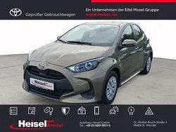 Manganbronze metallic Gebraucht 2022 Toyota Yaris Basis Limousine | 14.990 € (Fairer Preis)