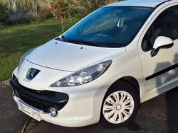 Weiß Gebraucht 2008 Peugeot 207 Filou Limousine | 2.995 € (Etwas zu teuer)