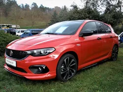 Bicolorelackierung passione rot mit schwarzem dach Gebraucht 2020 Fiat Tipo Sport Kombi | 14.890 € (Etwas zu teuer)