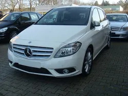 Weiß Gebraucht 2014 Mercedes B180 Van / Kleinbus | 13.990 € (Superpreis)