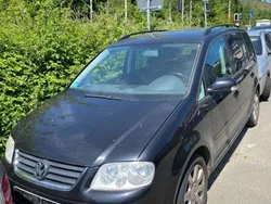 Schwarz Gebraucht 2005 VW Touran Trendline Van / Kleinbus | 1.649 € (Fairer Preis)