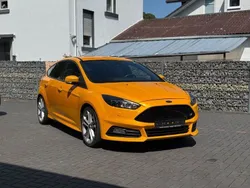 Gelb Gebraucht 2016 Ford Focus ST Limousine | 13.999 € (Fairer Preis)