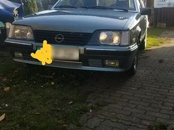 Silber Gebraucht 1986 Opel Senator Limousine | 6.500 €
