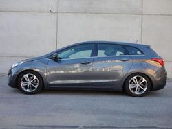 Grau Gebraucht 2016 Hyundai i30 Kombi | 11.300 € (Etwas zu teuer)
