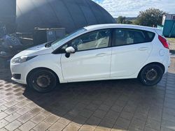 Weiß Gebraucht 2014 Ford Fiesta Kleinwagen | 4.500 € (Guter Preis)