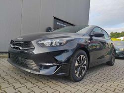 Schwarz Neu 2025 Kia Ceed Limousine | 21.490 € (Guter Preis)