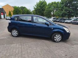 Blau Gebraucht 2004 Toyota Corolla Verso Van / Kleinbus | 5.990 € (Teuer)