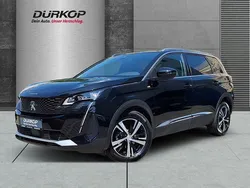 Lackierung schwarz perla nera/ Gebraucht 2024 Peugeot 5008 GT Van / Kleinbus | 31.880 € (Superpreis)