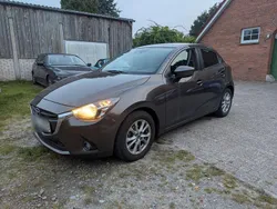 Braun Gebraucht 2016 Mazda 2 Exclusive-Line Kleinwagen | 8.000 €