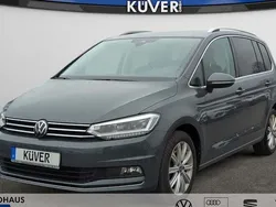 Grau Gebraucht 2024 VW Touran Highline Van / Kleinbus | 35.850 € (Fairer Preis)