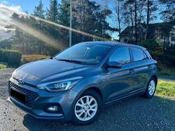 Grau Gebraucht 2018 Hyundai i20 Active Limousine | 11.990 € (Fairer Preis)