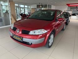 Rot Gebraucht 2004 Renault Mégane II Authentique Limousine | 2.990 € (Etwas zu teuer)