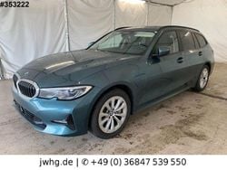 Blau Gebraucht 2021 BMW 330e Advantage Kombi | 19.950 € (Fairer Preis)