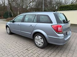 Silber Gebraucht 2005 Opel Astra Kombi | 2.800 €