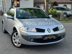 Grau Gebraucht 2007 Renault Mégane Cabriolet Dynamique Cabrio | 3.790 € (Etwas zu teuer)