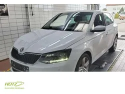 Weiß Gebraucht 2016 Skoda Fabia Joy Limousine | 7.980 € (Guter Preis)