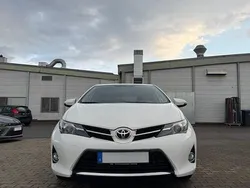 Weiß Gebraucht 2014 Toyota Auris Limousine | 8.500 € (Superpreis)
