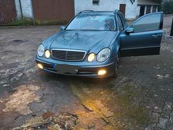 Blau Gebraucht 2003 Mercedes E220 Avantgarde Kombi | 2.599 €