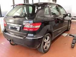 Kosmosschwarz Gebraucht 2011 Mercedes B200 Van / Kleinbus | 3.390 € (Teuer)