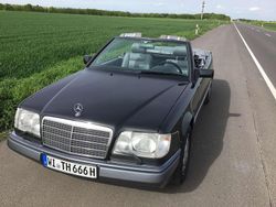 Schwarz Gebraucht 1994 Mercedes E220 Cabrio | 26.900 €