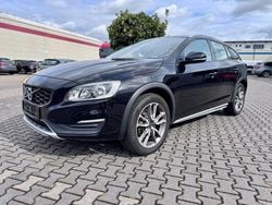 Schwarz Gebraucht 2016 Volvo V60 CC Summum Kombi | 16.680 € (Fairer Preis)