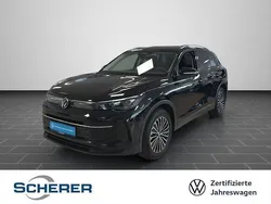 Deep black perleffekt (metallic) Gebraucht 2024 VW Tiguan Life SUV | 35.800 € (Guter Preis)