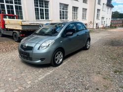 Grau Gebraucht 2006 Toyota Yaris Luna Kleinwagen | 3.990 € (Fairer Preis)