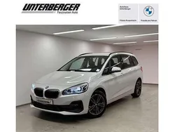 Mineralweiß Gebraucht 2021 BMW 220 Gran Tourer Sport Line Van / Kleinbus | 27.450 € (Etwas zu teuer)