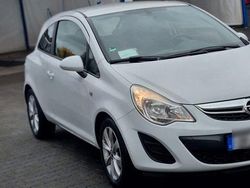 Weiß Gebraucht 2013 Opel Corsa Active Kleinwagen | 3.950 € (Fairer Preis)