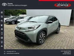 Urban khaki / night sky black Gebraucht 2024 Toyota Aygo Basis Kleinwagen | 16.420 € (Fairer Preis)