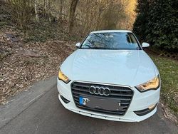Weiß Gebraucht 2013 Audi A3 Sportback Ambiente Limousine | 8.900 € (Etwas zu teuer)