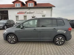 Grau Gebraucht 2024 VW Touran Move Van / Kleinbus | 31.480 € (Superpreis)