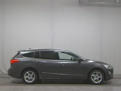 Gelb Gebraucht 2019 Ford Focus Cool & Connect Kombi | 9.480 € (Guter Preis)