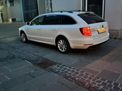 Weiß Gebraucht 2014 Skoda Superb Kombi | 9.900 € (Fairer Preis)