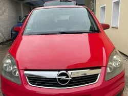 Rot Gebraucht 2005 Opel Zafira Van / Kleinbus | 3.650 € (Fairer Preis)