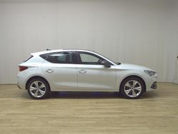 Weiss Gebraucht 2020 Seat Leon FR-Line Limousine | 18.279 € (Guter Preis)