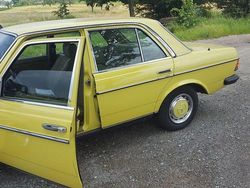 Gelb Gebraucht 1979 Mercedes 230 Limousine | 9.990 €