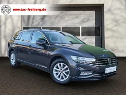 Grau Gebraucht 2023 VW Passat Business Kombi | 22.450 € (Fairer Preis)