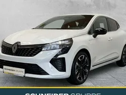 Weiß Gebraucht 2024 Renault Clio V Techno Limousine | 19.990 € (Etwas zu teuer)