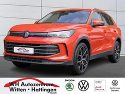 Persimmon red metallic Gebraucht 2024 VW Tiguan Elegance SUV | 48.490 € (Superpreis)