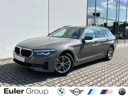 Grau Gebraucht 2022 BMW 530 Kombi | 30.949 € (Superpreis)