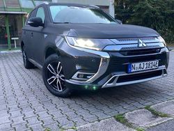 Schwarz Gebraucht 2019 Mitsubishi Outlander P-HEV SUV | 19.900 € (Fairer Preis)
