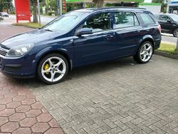 Violet Gebraucht 2005 Opel Astra Kombi | 2.700 € (Etwas zu teuer)